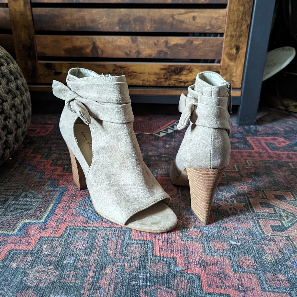 Shoes - Picture 3 of 5